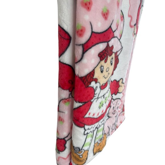 Strawberry Shortcake Plush Throw Blanket 50" x 70" 2024 Pink/Red Polyester Kids - Picture 6 of 6